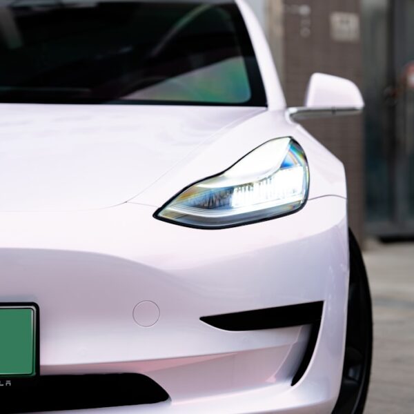 Stylizacyjne oklejanie samochodów i auto detailing: jak odmienić wygląd auta?