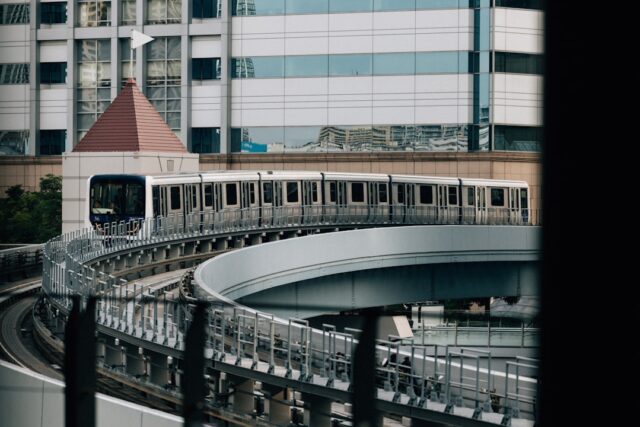 Rozwój infrastruktury komunikacyjnej: klucz do sukcesu transportu.